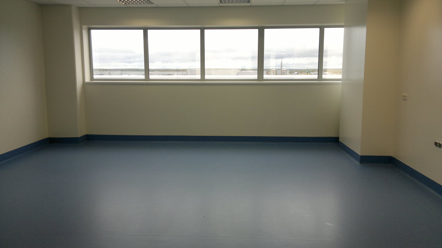 <span style="font-weight: bold;">от 3900 руб/м²</span>